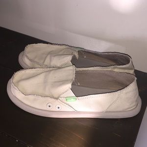 Beige Canvas Sanuks